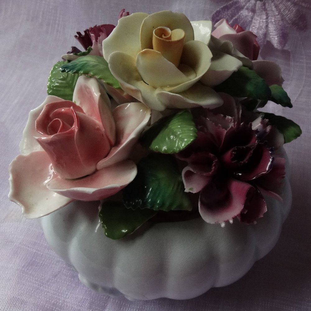 Rare Vintage 5" porcelain Flower bouquet bone china thorley Staffordshire